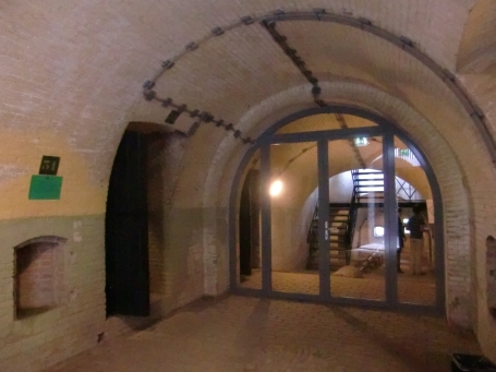 Doornenburg : Fort Pannerden, zu den Innenräumen